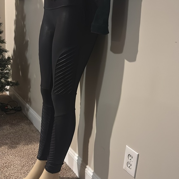 Spanx- Moto Faux Leather Leggings size M - Picture 6 of 9